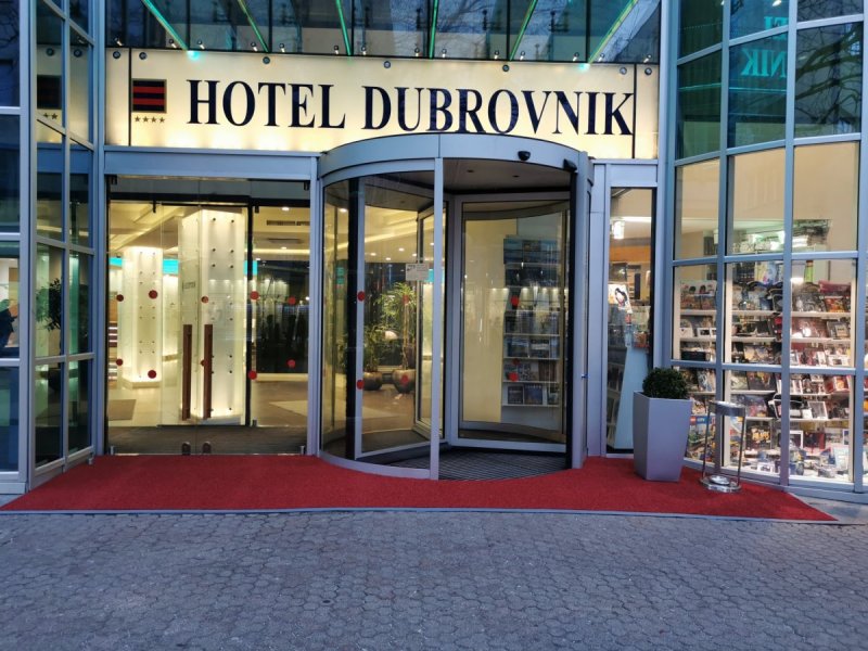  Hotel Dubrovnik, Zagreb (Terra 8100 oksidno crvena) 